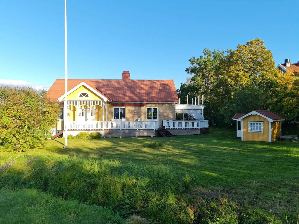 Välivaade - Villa with Lakeside Double Plot in Lucksta
