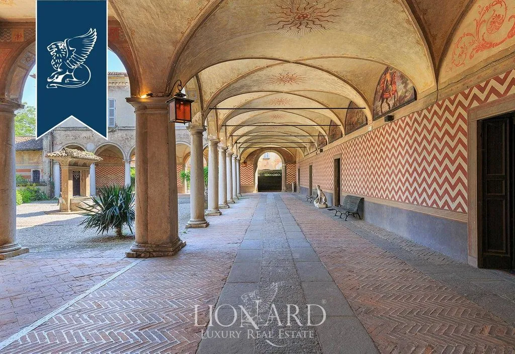 Giardino - 15th-Century Palace with Tower in Lombardy