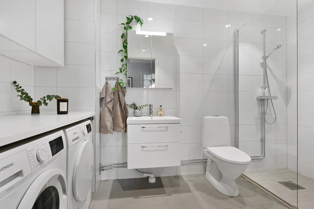 Salles de bain - Modern Flat with Balcony in Ekerö