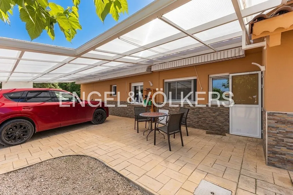Terrass - Equestrian Estate with Pool in Enguera