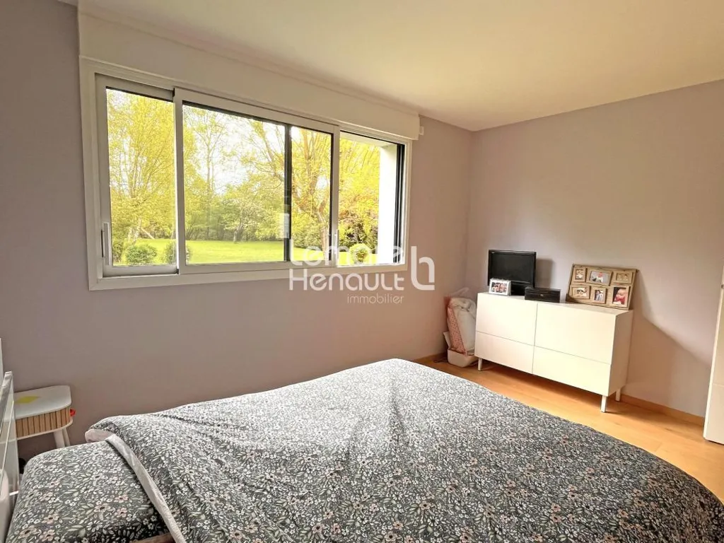 Magamistoad - Contemporary House with Riverfront in 3500 m² Park