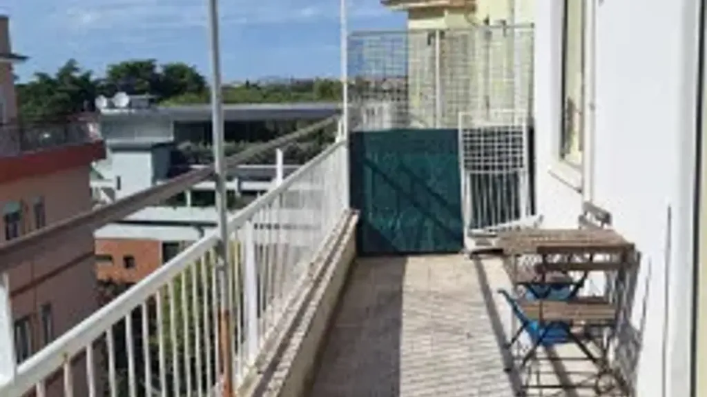 Rõdu - Shared Flat with Terrace in Ardeatino, Rome