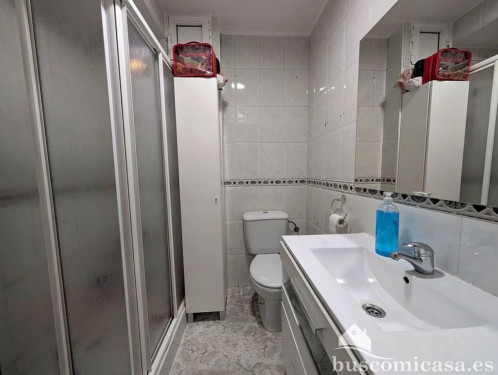 Salles de bain - City Centre Flat with Balcony in Linares