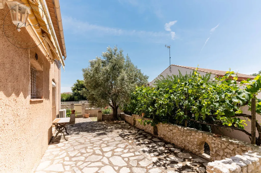 Giardino - Provençal Style House with Pool in Lignan-sur-Orb