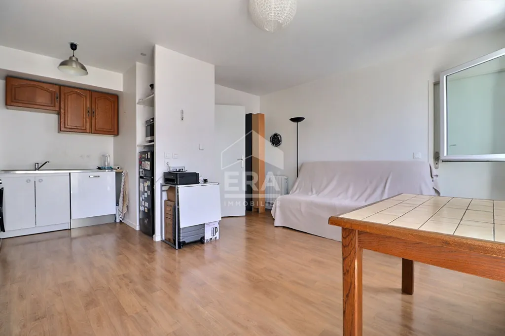Cuisine - Appartement 2 Pièces avec Balcon à La Courneuve