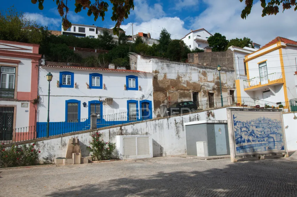 Urban Plot with Ruin in Alenquer