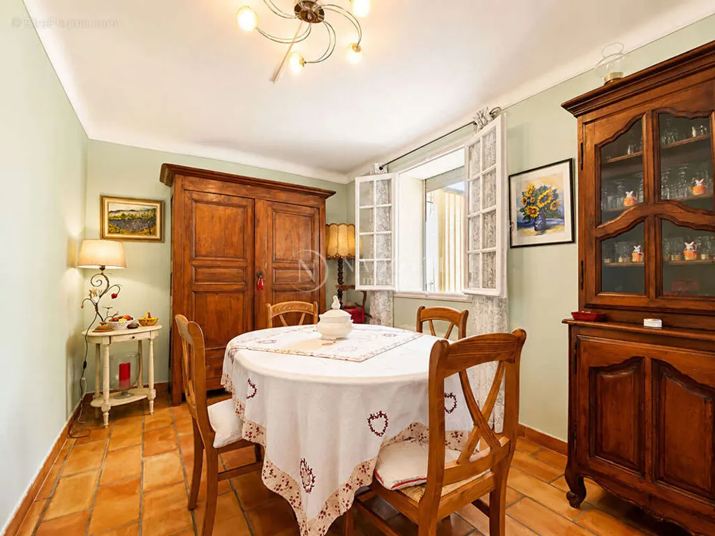 Söögituba - 3-Bedroom Villa with Veranda in Gargas