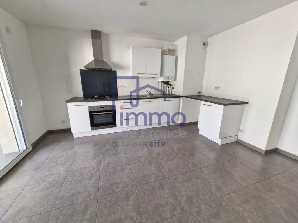 Kitchen - Bright T3 Flat with Terrace in Bourgoin-Jallieu