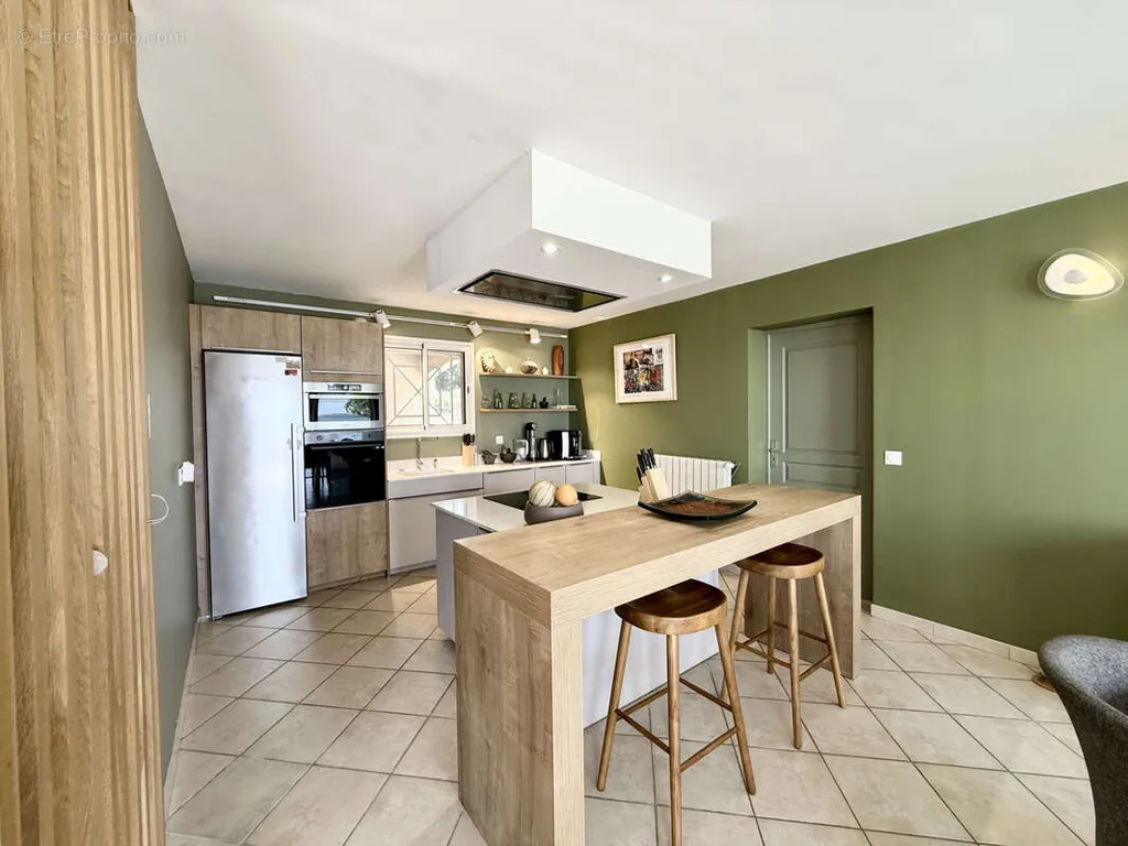 Cuisine - Maison T5 avec Vue Imprenable et Piscine à Perols