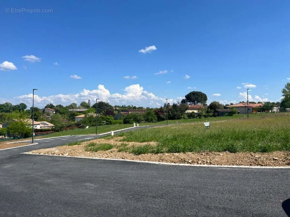 Aed - Plot with Garden in Carlus