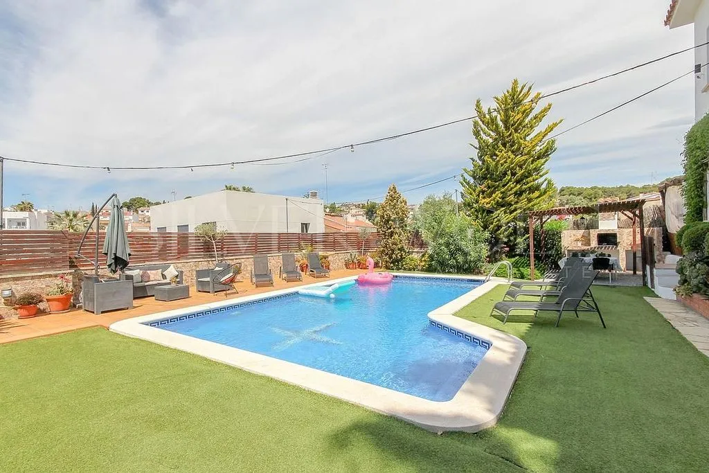 Piscine - Chalet with Pool and Terrace in El Rectoret, Cunit