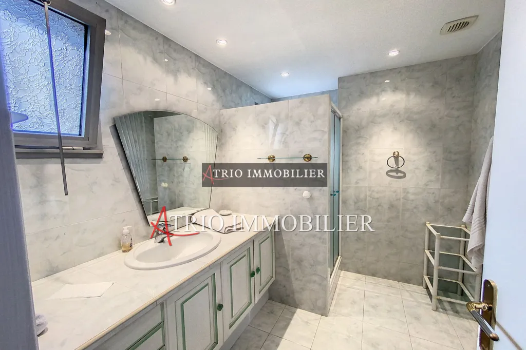 Bathrooms - Luxury Villa with Pool in Cagnes-sur-Mer