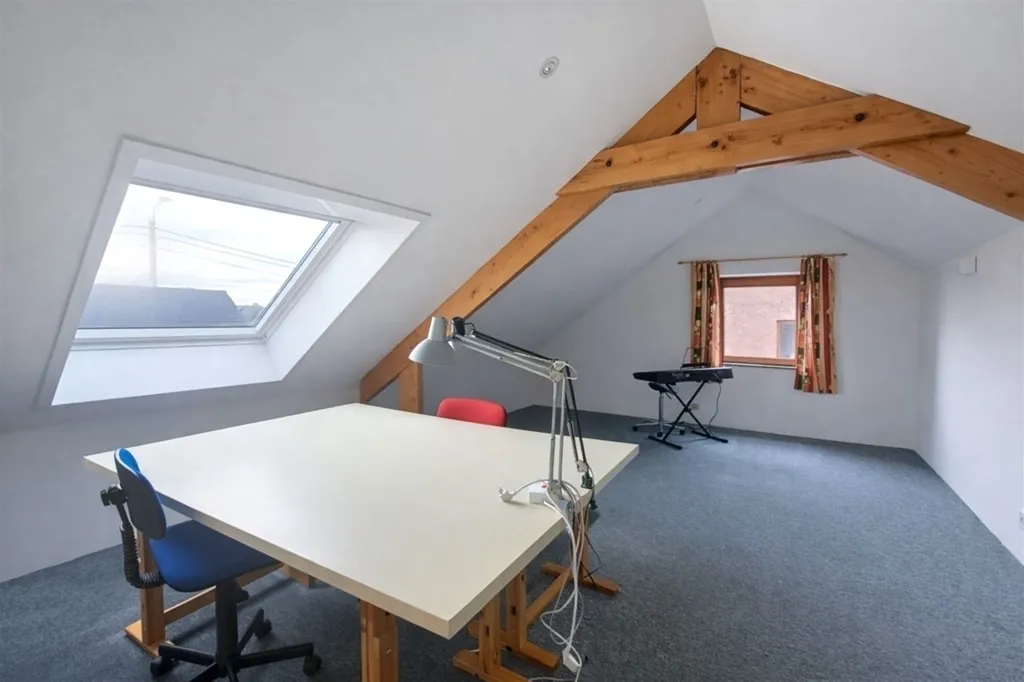 Bureau - Villa avec Espace Professionnel à Haillot