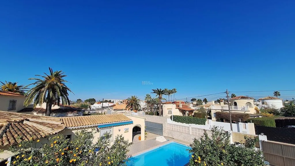 Piscine - Chalet with Pool and Terrace in Els Poblets