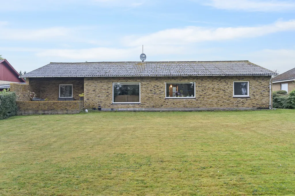 Välivaade - Villa with Terrace in Søllested