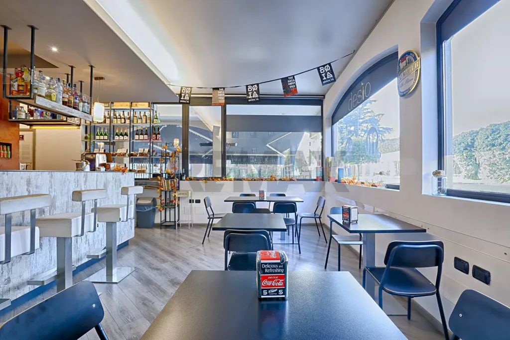 Pièces - Bar with Outdoor Seating in Desio