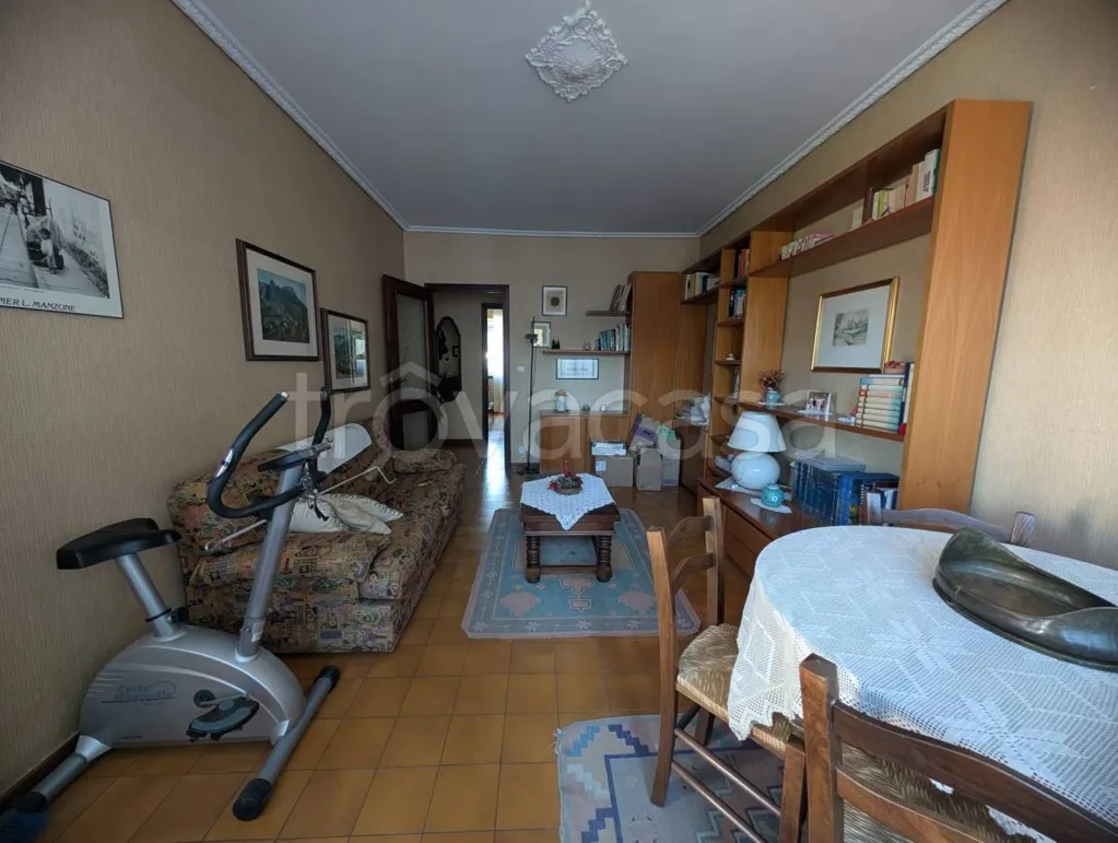 Séjour - Spacious Apartment with Terrace in Cuneo