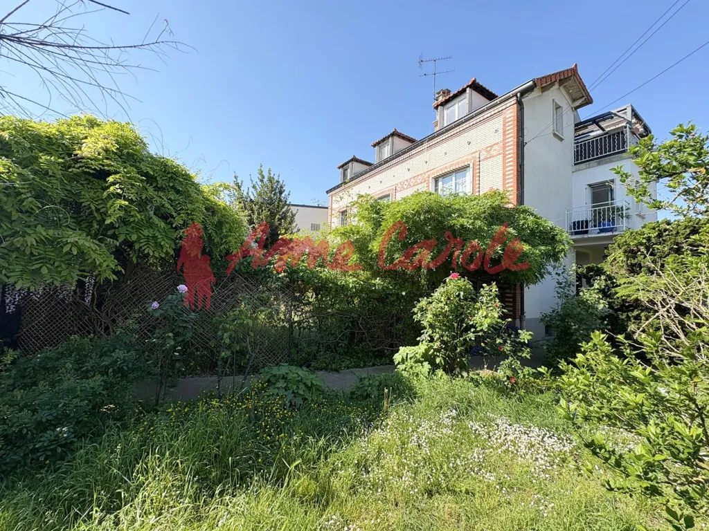 Aed - Charming Flat with Balcony in Historic Building