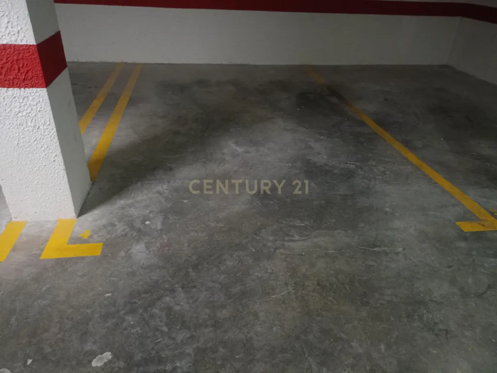 Garaaž - Garage Space with Elevator Access in Manises