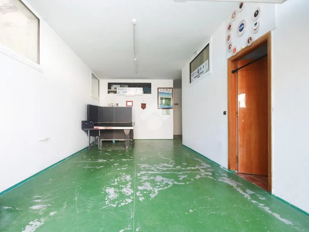 Garage - Independent Villa with Pool in Roseto degli Abruzzi