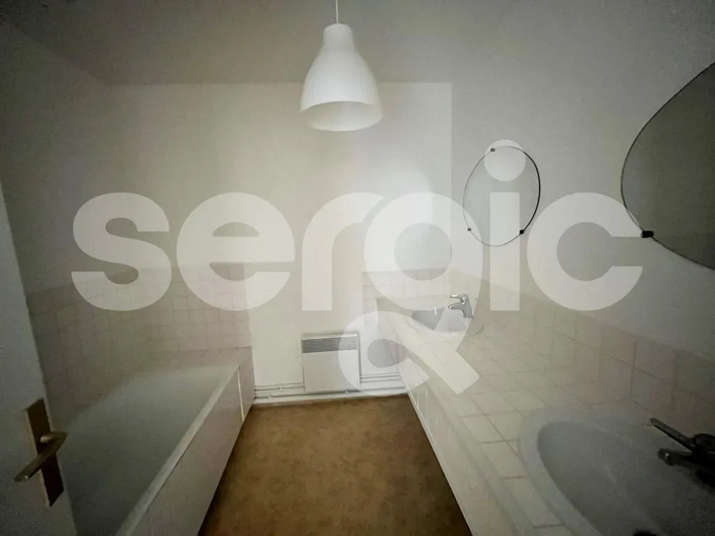 Salles de bain - Appartement Type 3 avec Place de Parking près de la Rue des Jacobins