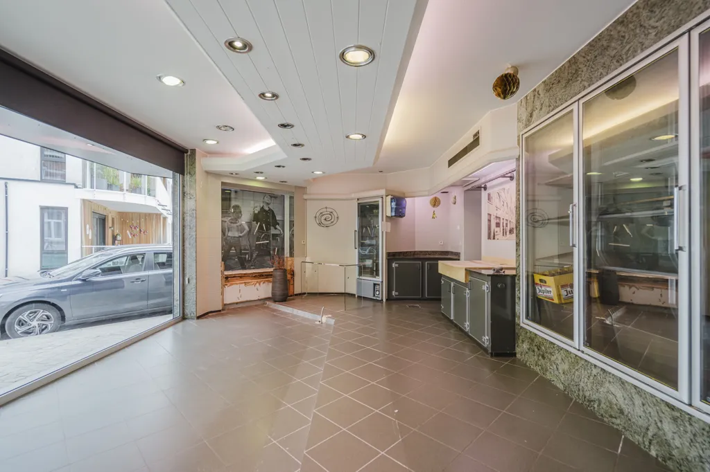 Toad - Commercial Property with Residential Unit in Wervik