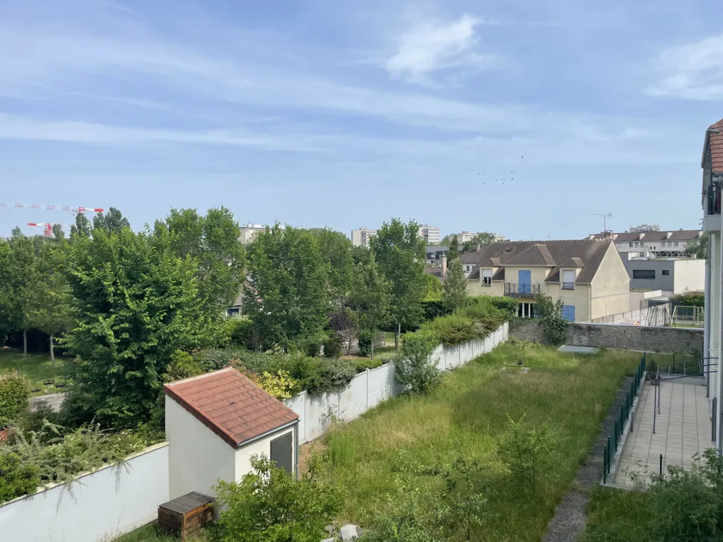 Aed - Duplex Flat with Garden View in Massy