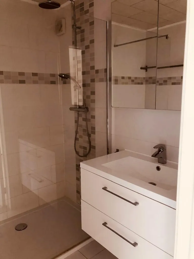 Bagni - Light-Filled Apartment with Balconies in Heverlee