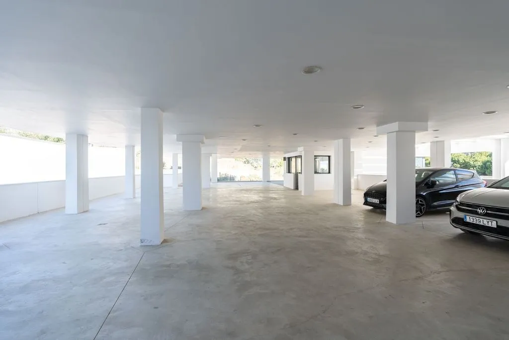 Garaaž - Luxury Penthouse with Pool in Fuengirola
