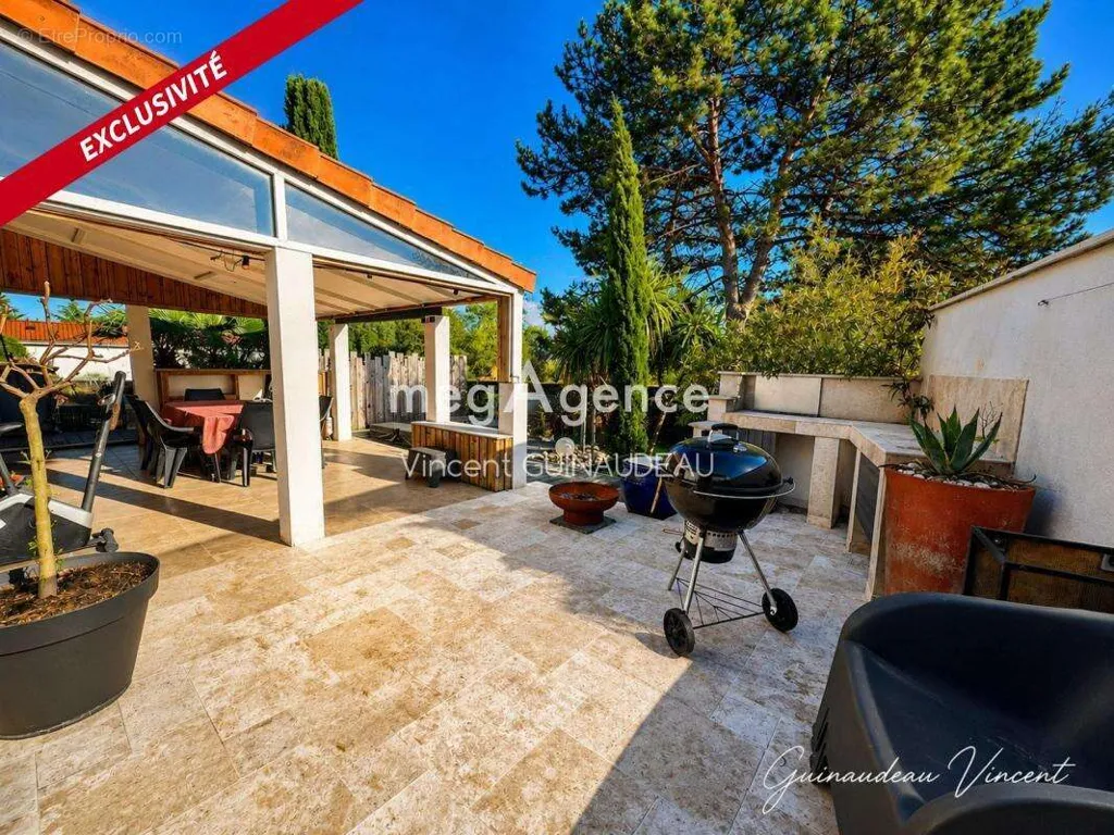 Terrace - Pavilion with Spa in La Romagne