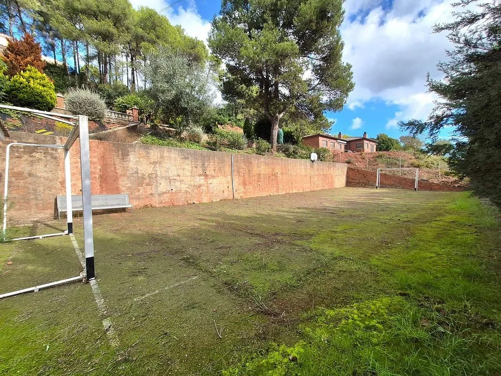Aed - Chalet with Pool and Terrace in Cervelló