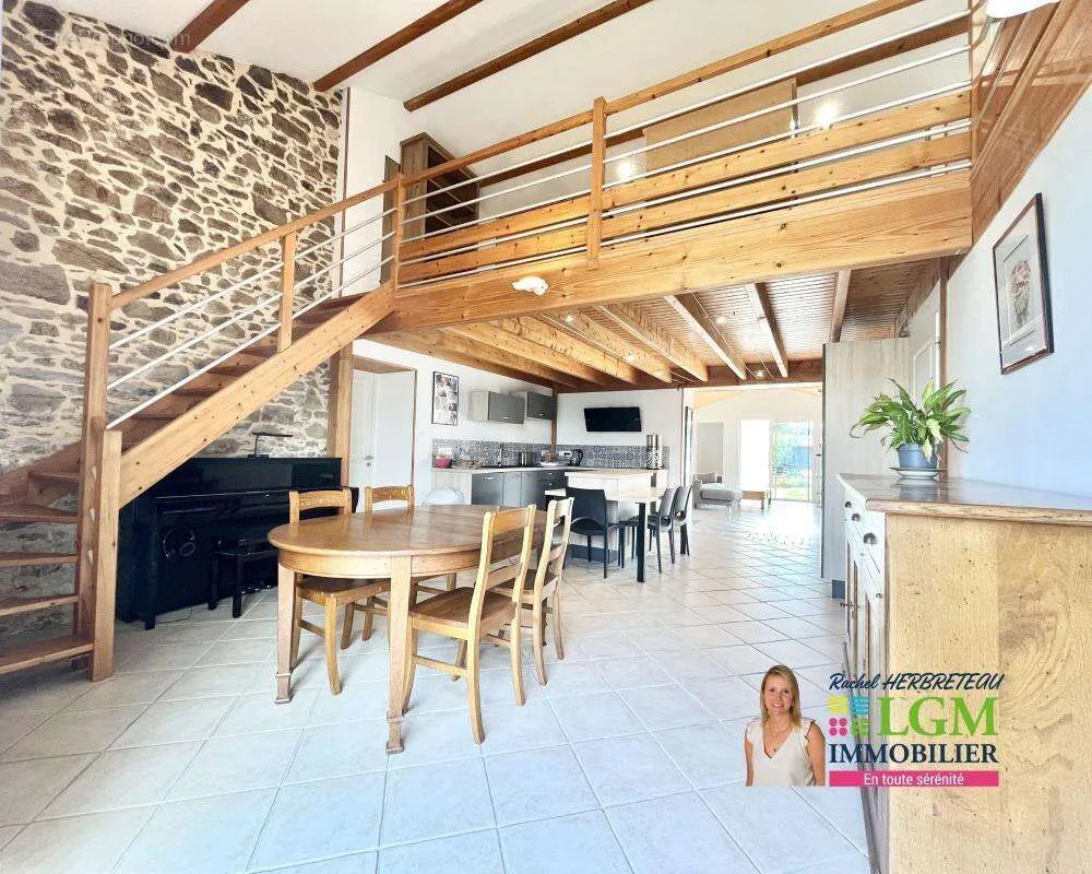 Maison de Charme avec Piscine à Aubigny-Les Clouzeaux