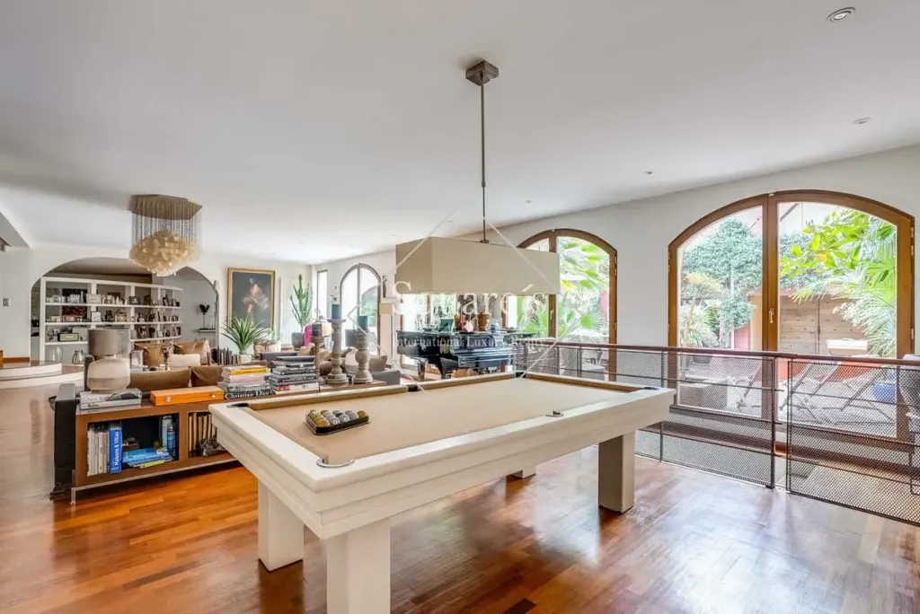 Elutuba - Luxury Maison with Patio in Levallois-Perret