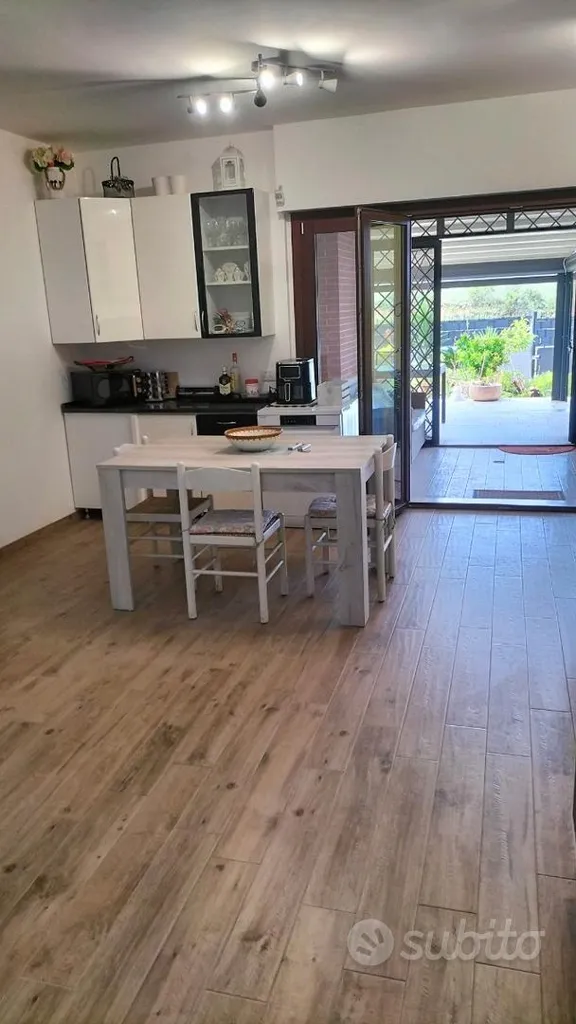Söögituba - Ground Floor Villa with Garden in Torrevecchia