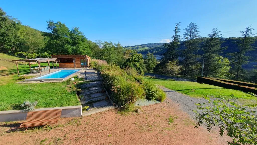 Piscine - Maison de Luxe avec Piscine à Cordelle