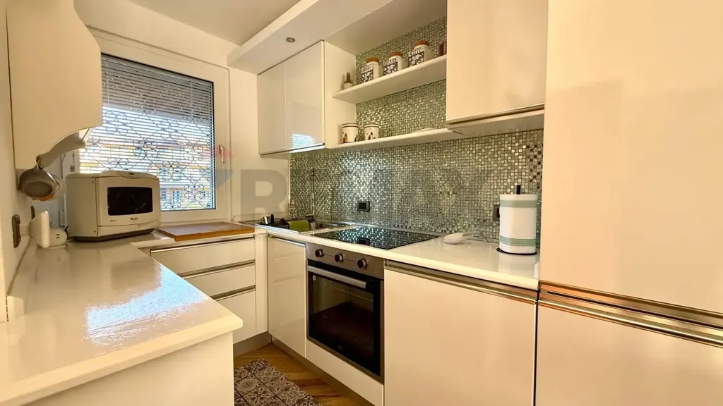 Cuisine - Rustic Lakefront Apartment in Padenghe Sul Garda