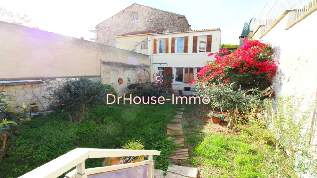 Jardin - Maison Lumineuse avec Jardin à Marseille-3e