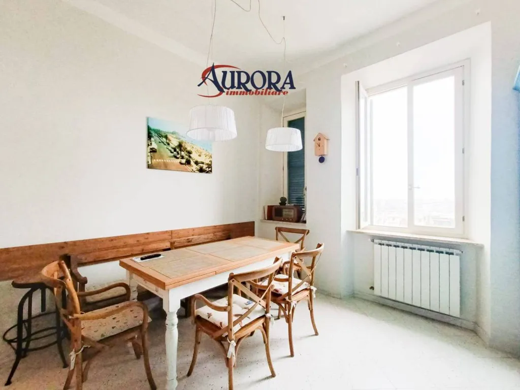 Salle à manger - Historic Apartment with Terracina View
