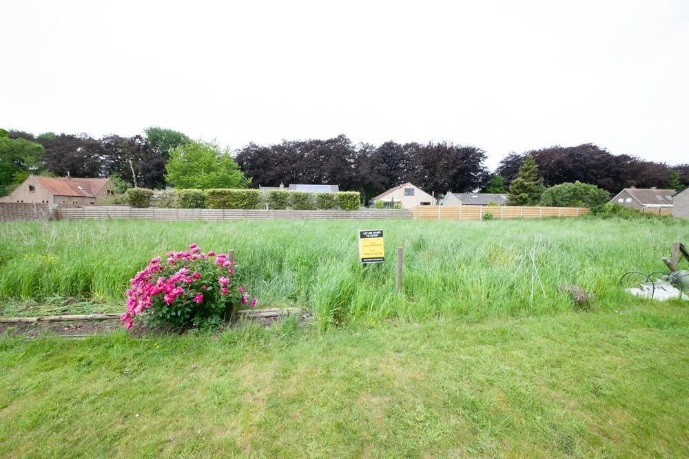 Jardin - Terrain à Bâtir avec Permis d'Urbanisation à Proximité