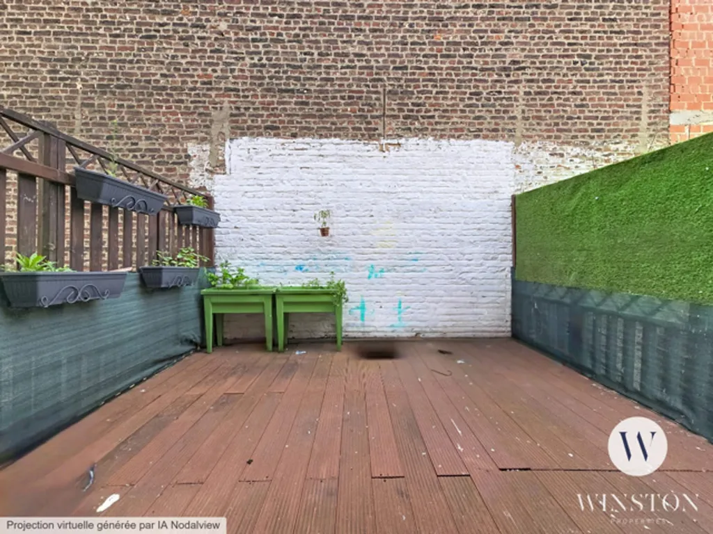 Terrace - Investment Triplex with Terrace in Central Location