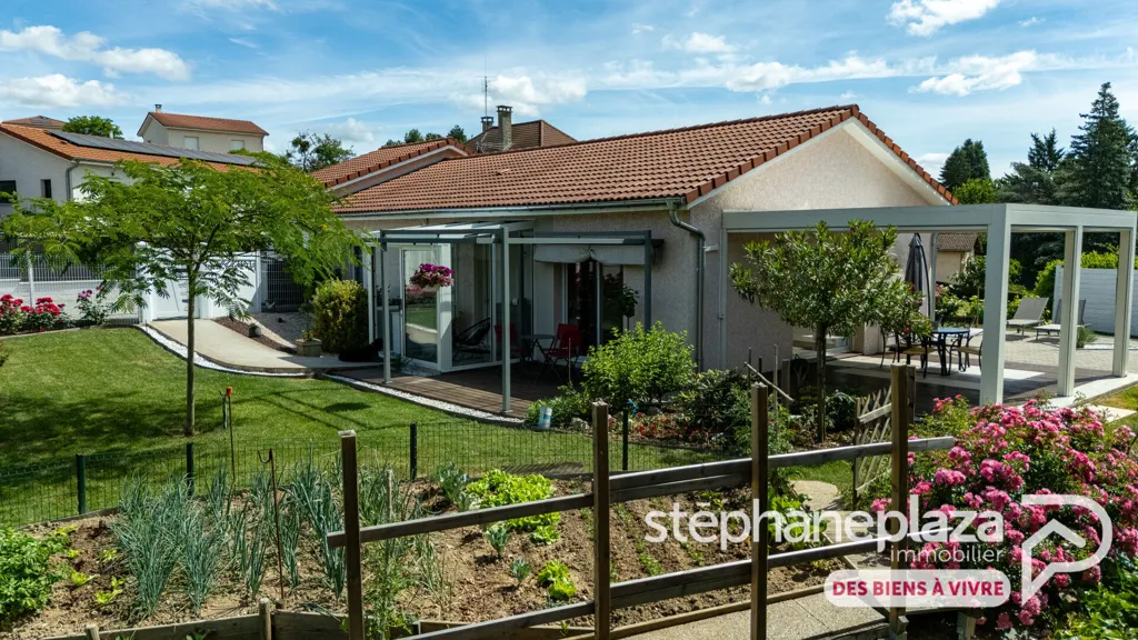 Aed - Contemporary Flat-Plan House with Garden in Chalamont
