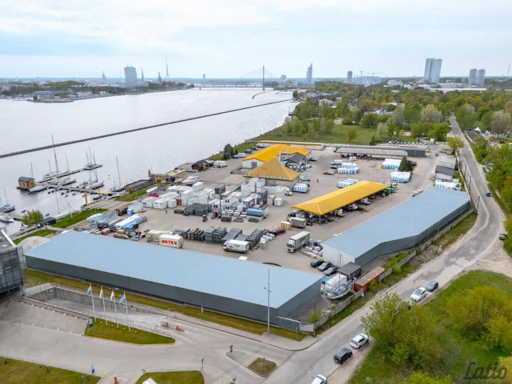 Õhuvaade - Commercial Space with Extensive Asfaltēta Area in Riga
