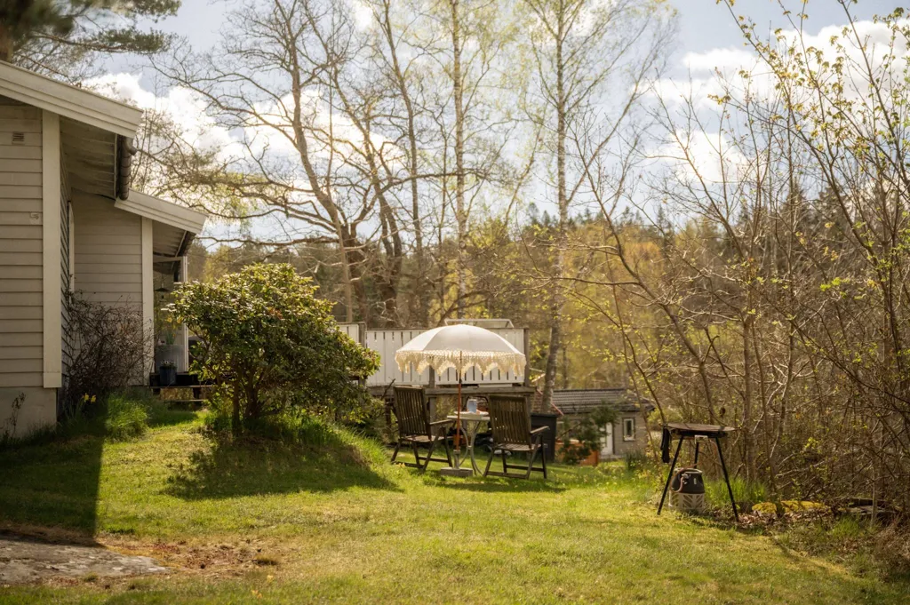 Giardino - Cottage with Garden in Skälsmara