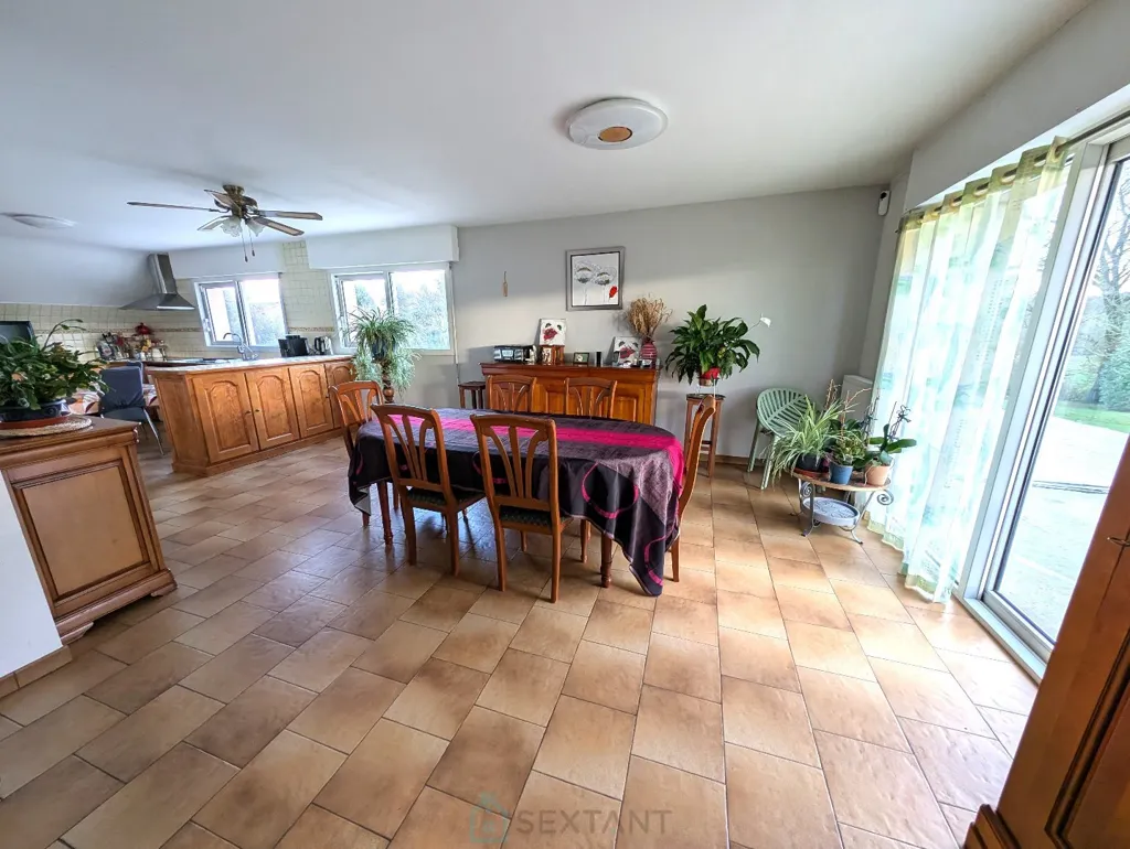 Salle à manger - Maison avec Terrain et Bâtiments Annexes à Baud