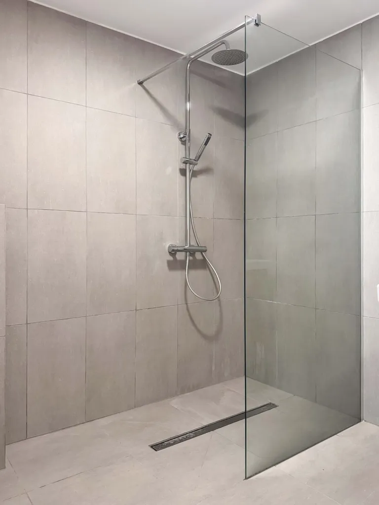 Bathrooms - Modern Apartment with Terrace in Antwerp