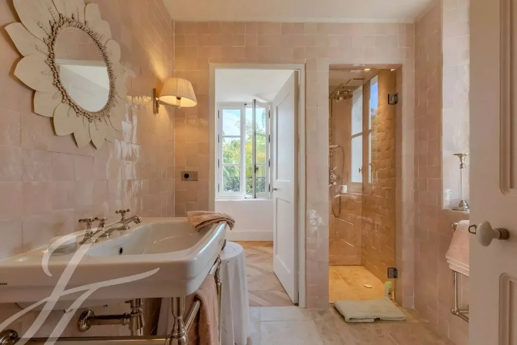 Vannitoad - Luxury Villa with Pool in Cap d'Antibes