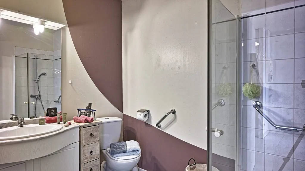 Salles de bain - Appartement T1 bis en Résidence EHPAD à Vouillé