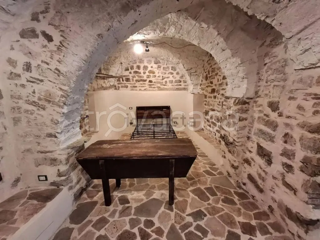 Toad - Restored Apartment in Historic Centre, Cipressa