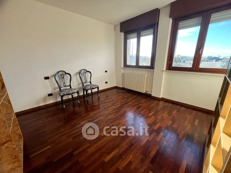 Séjour - Trilocale with Balcony in Central Legnago