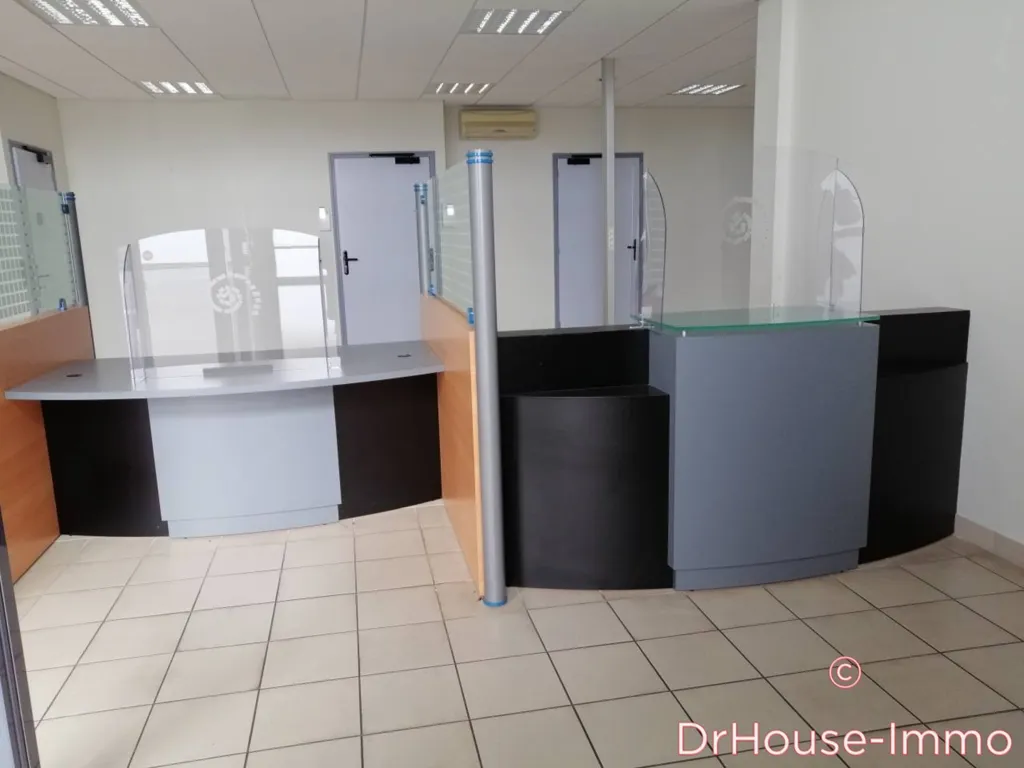 Bureau - Bâtiment avec Panneaux Photovoltaïques à Gorron